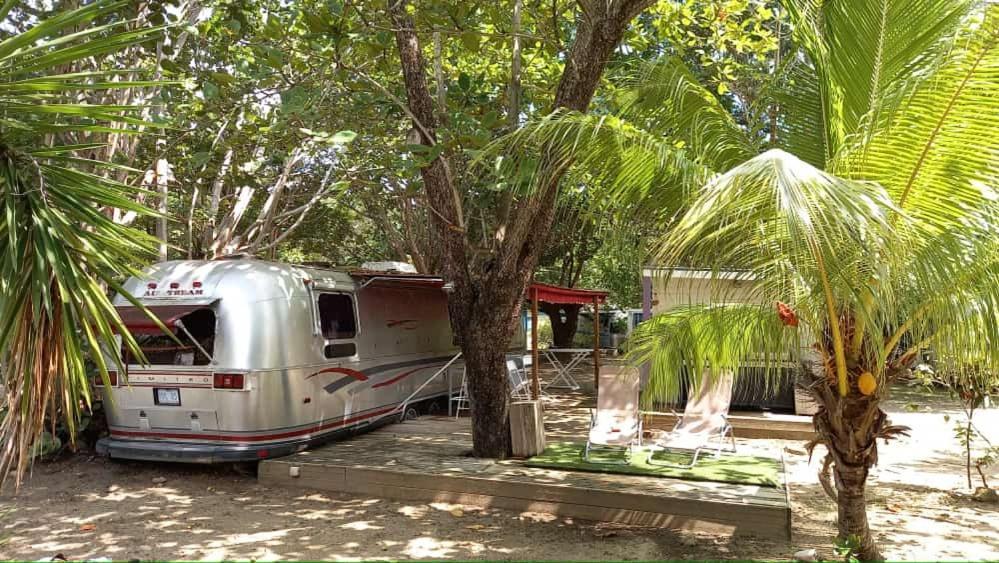 Airstream Paradise Bernard Esterno foto