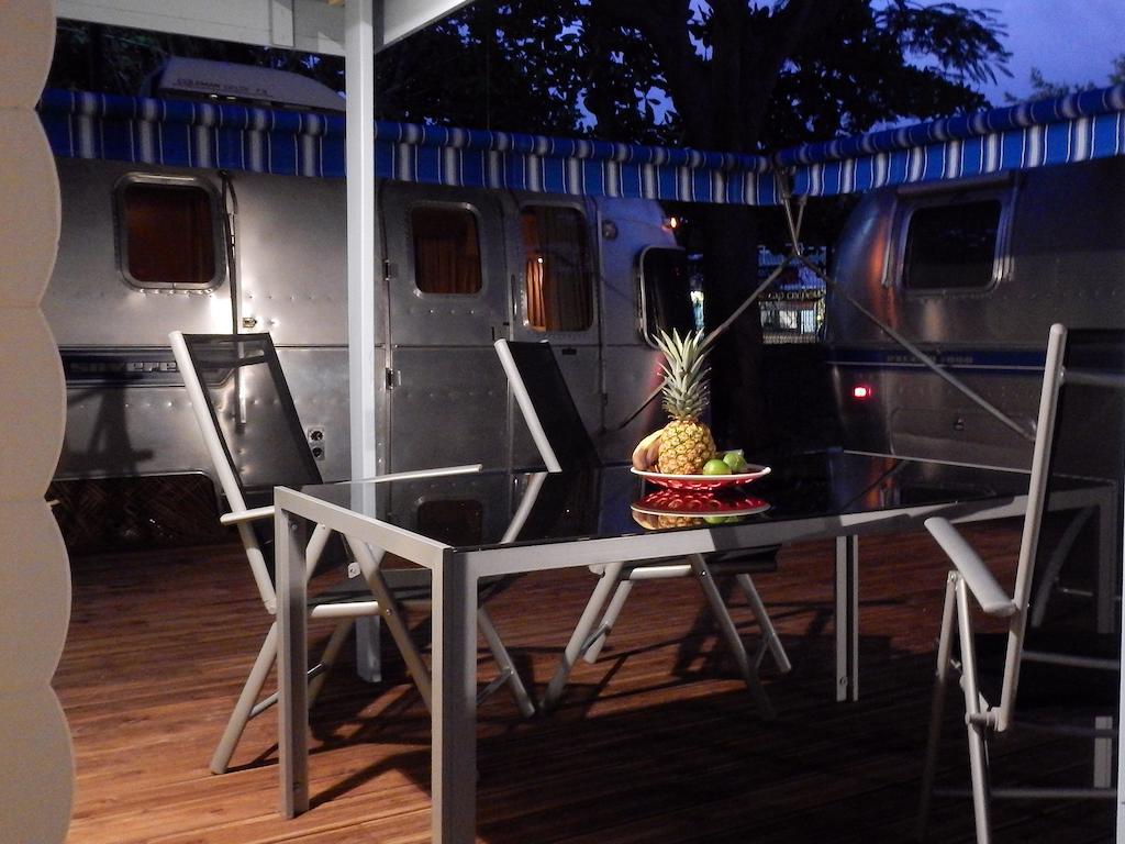 Airstream Paradise Bernard Esterno foto